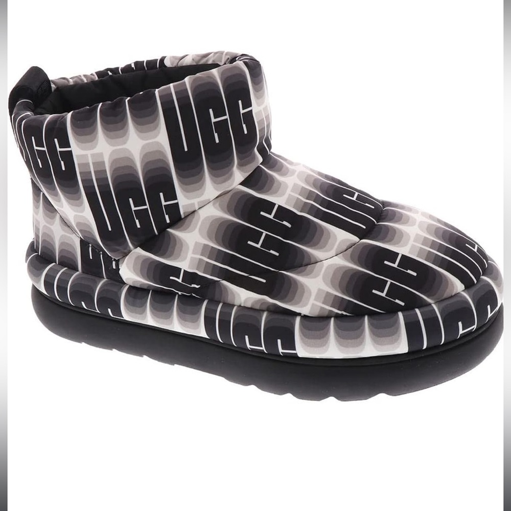 NEW: UGG Classic Maxi Wavelength Mini Boot in Black/White